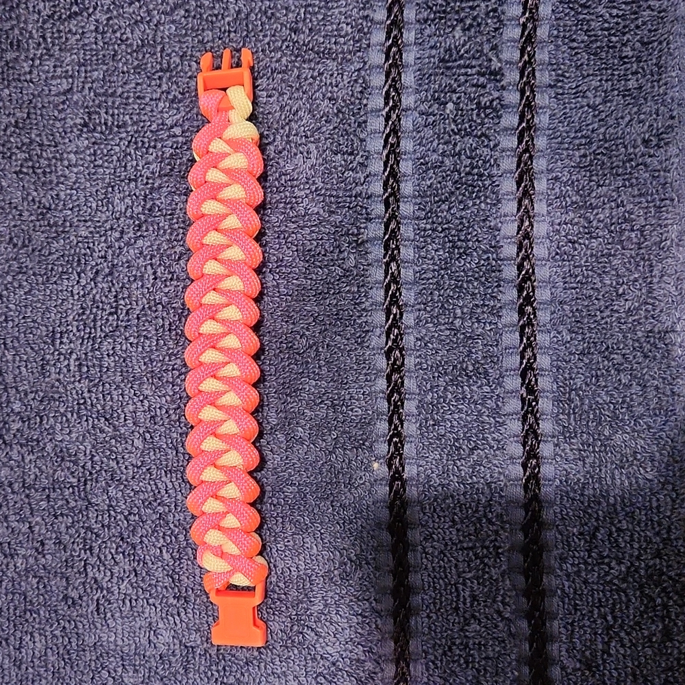 Unisex Paracord Shark Jawbone style with buckle 6.5 inch